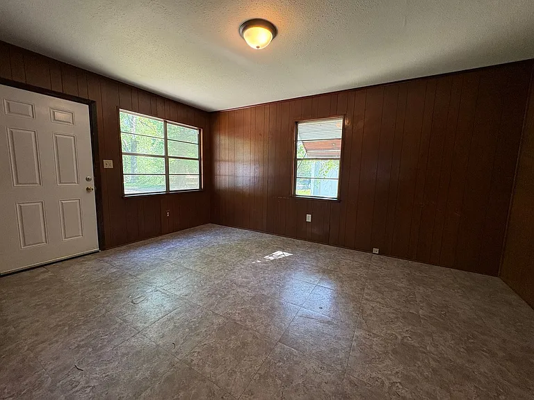 513 Sassafras Ave — Photo 6