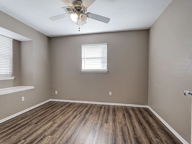 636 E 27th Pl — Photo 19