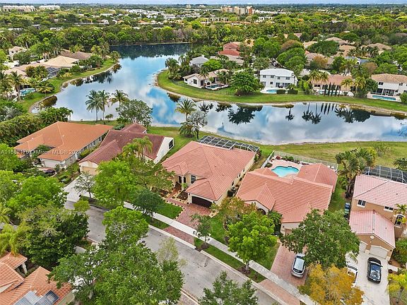 4th image of 644 Verona Pl