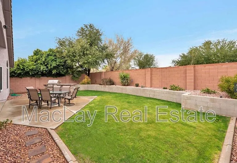 4206 E Redwood Ln — Photo 5