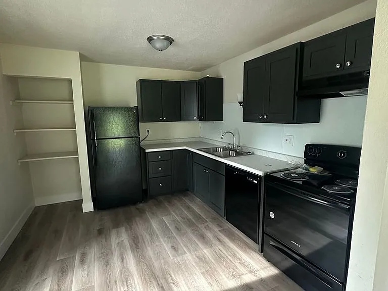 2724 Soo Marie Ave — Photo 1