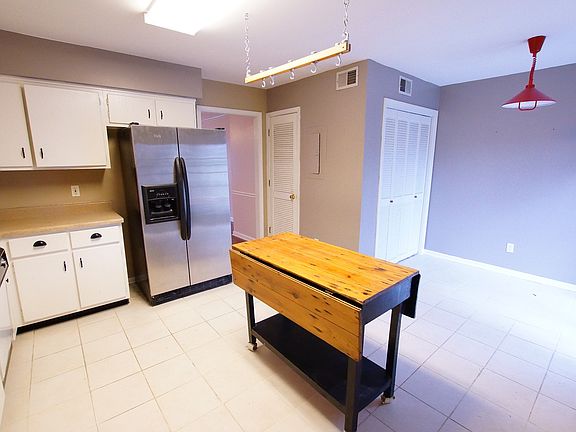 Large eat-in kitchen 