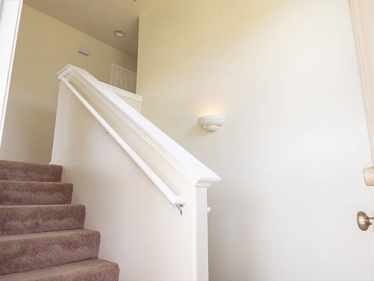 8 Akeu Pl — Photo 4