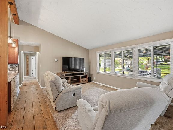 3rd image of 8498 Hallnorth Dr