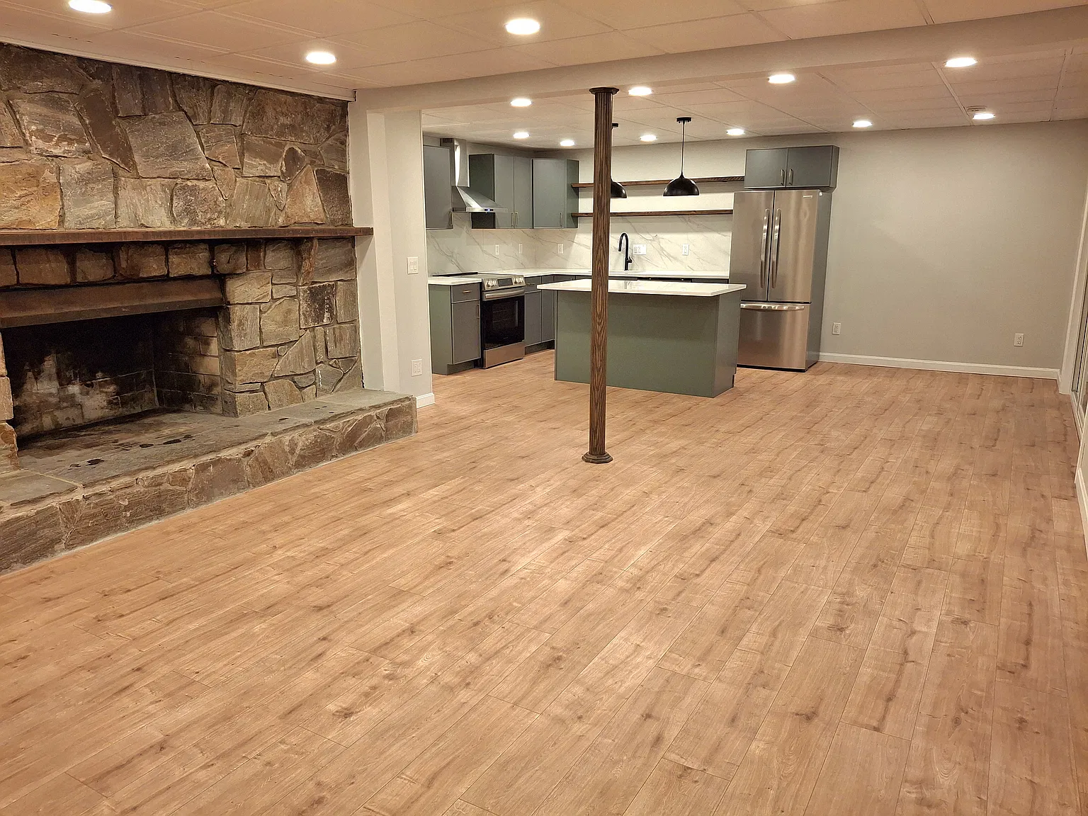 1 bed, 1020 sqft, $2,100 — Photo 2