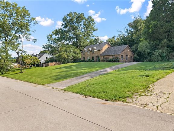 3rd image of 1505 Brentwood Dr