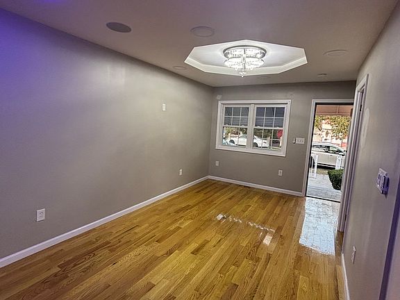 3rd image of 10816 175th St Floor 1