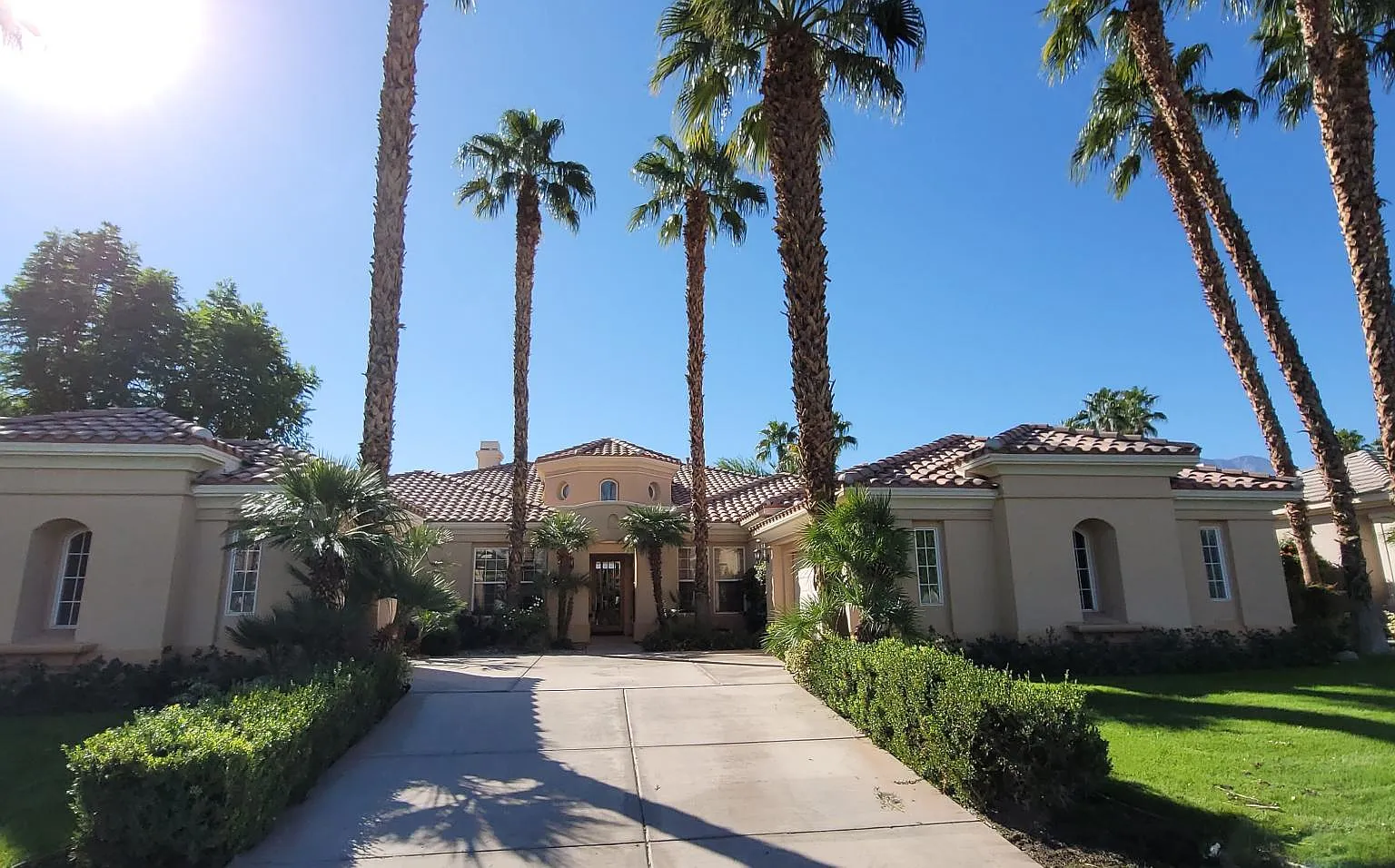 4 bed, 4057 sqft, $14,000 — Photo 1