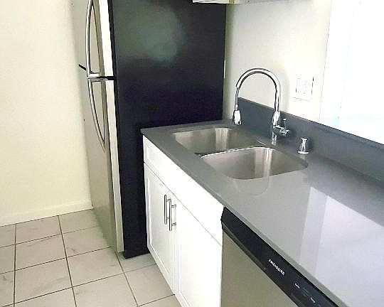 3rd image of 909 Westbourne Dr #215
