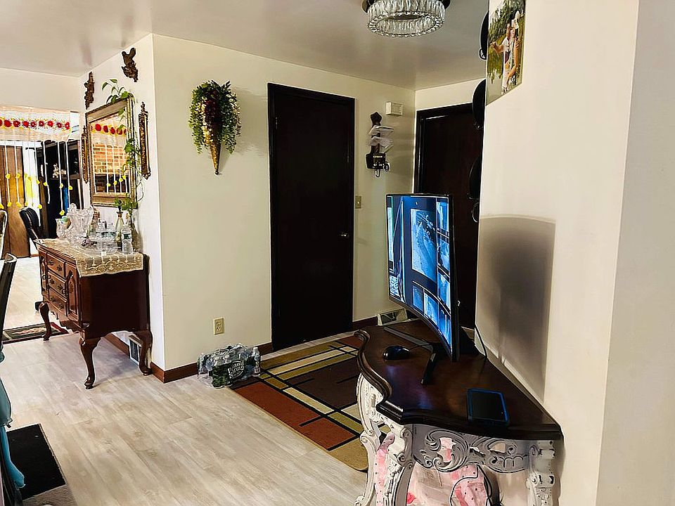 1st image of 150 Grandview Dr Floor 2