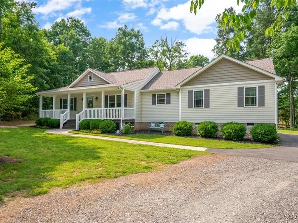 8260 Smacks Run Creek Ln, Amelia Court House, VA 23002