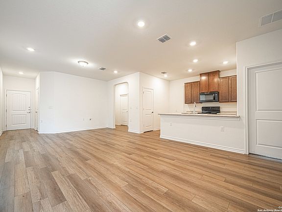 5th image of 5515 CASTLE BROOK DR