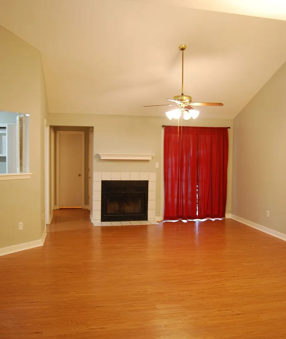 2 bed, 1100 sqft, $1,540 — Photo 3