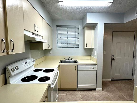 4th image of 14961 SW 82nd Ln Unit 21-402