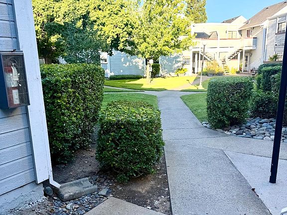 3rd image of 7401 Auburn Oaks Ct APT K