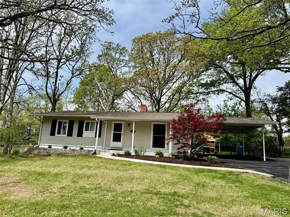 930 Crestland Dr, Ballwin, MO 63011