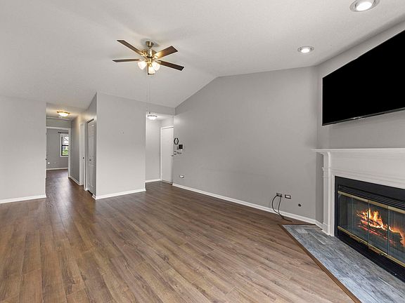 4th image of 706 Elizabeth Dr #23-C
