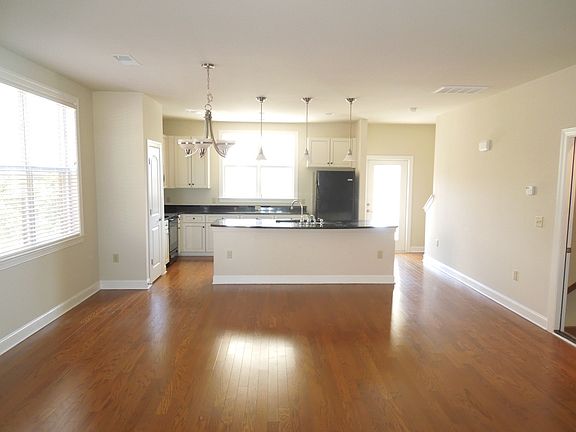 5th image of 128 Steinbeck Way APT L