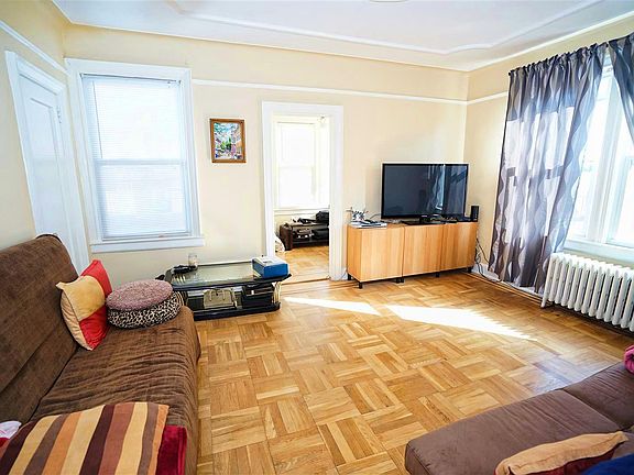 3rd image of 3730 Laurel Ave #2A