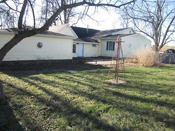 4th image of 810 W Pleasant St