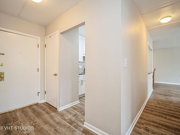 2nd image of 1019 Boxwood Dr #303