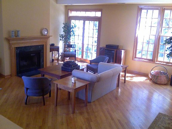 5th image of 1146 W Wrightwood Ave APT 2