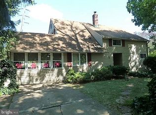 394 Holly Dr, Levittown, PA
