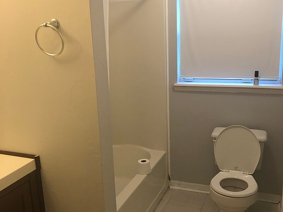 2nd image of 2625 Hollow Ln