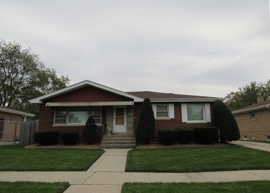 1st image of 845 E 167th Pl