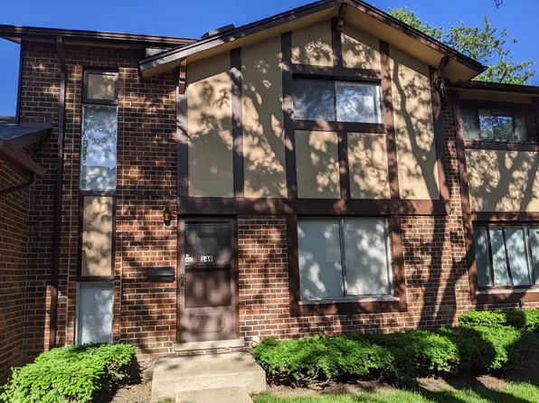 1S149 S Radford Ln, Villa Park, IL 60181