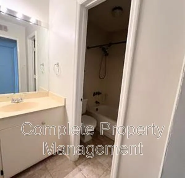 3350 Altamont Rd #C — Photo 3