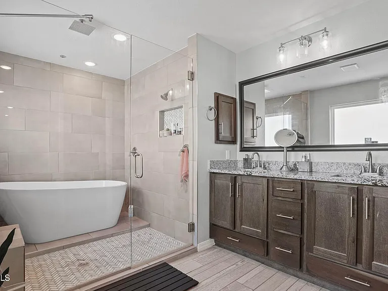 13677 Baja Vista Ct — Photo 10
