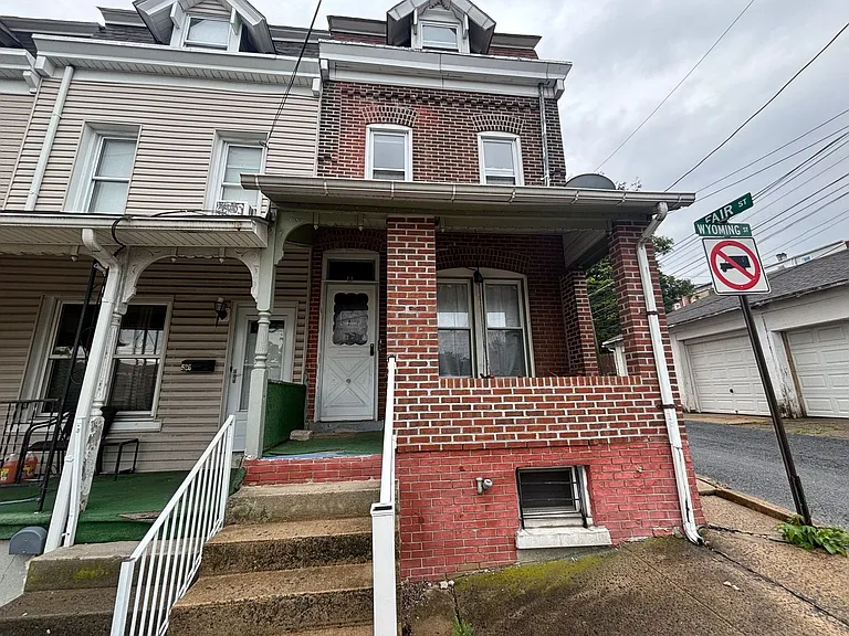 528 W Wyoming St — Photo 1