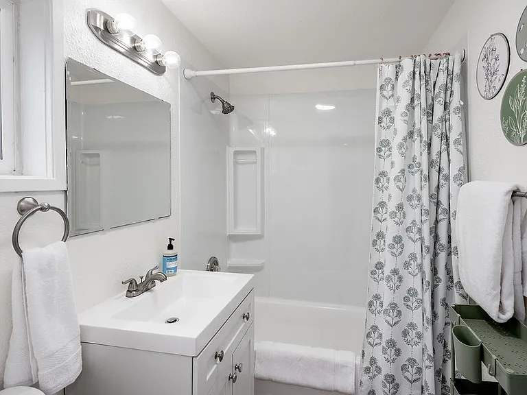 838 SE Tacoma St — Photo 32