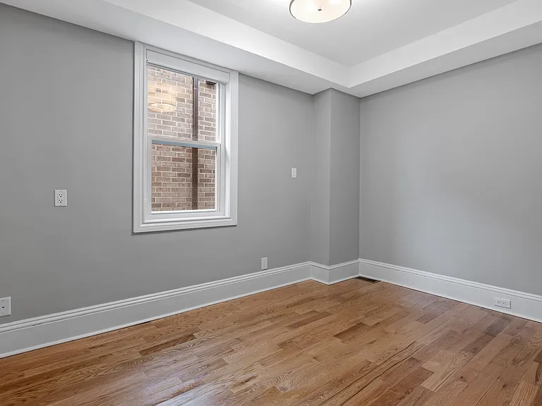 447 Green Ave — Photo 4