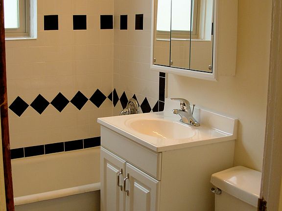 4th image of 437 S Kenilworth Ave APT 2