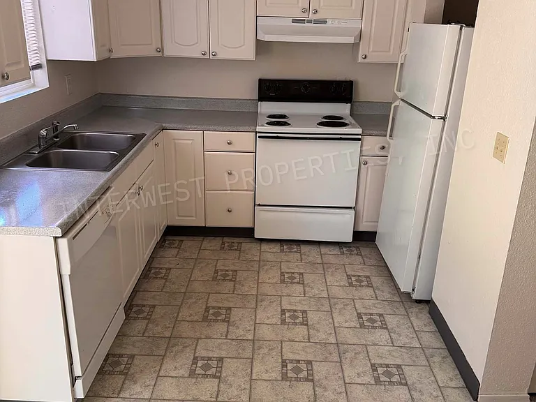 16705 NE Halsey St #108 — Photo 8