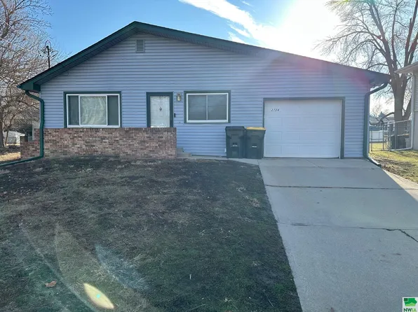 2724 S Saint Aubin St, Sioux City, IA 51106