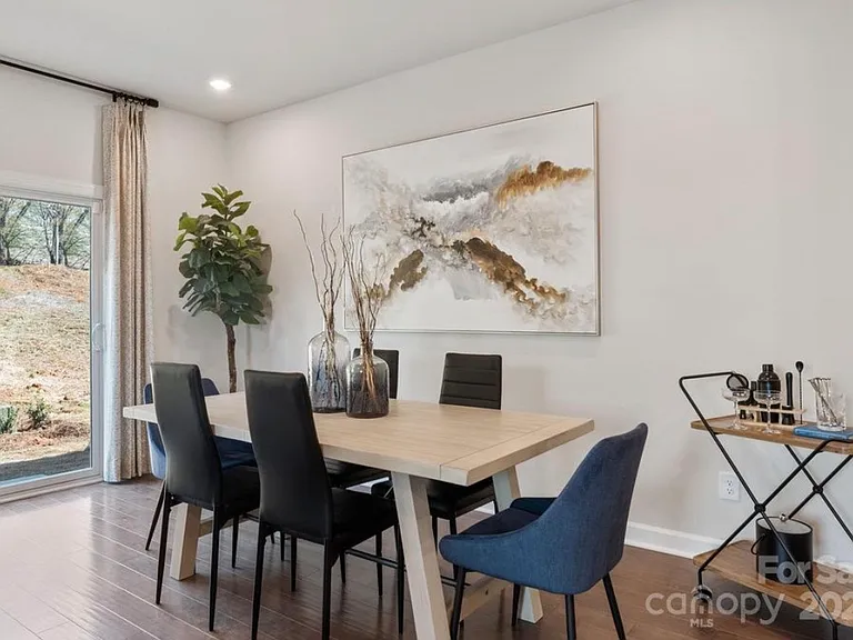 1652 Village Grove Ln — Photo 3