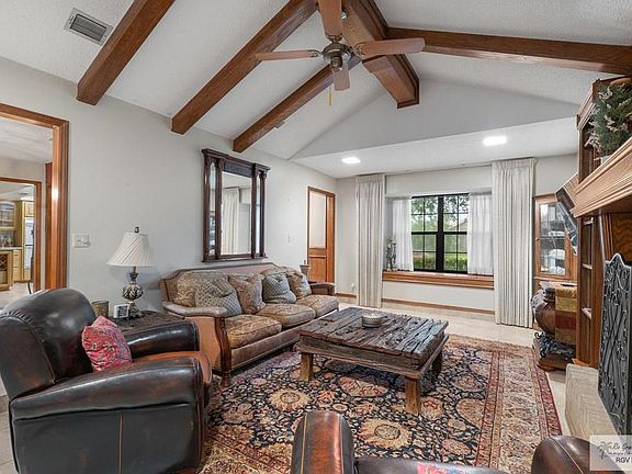 5th image of 3006 Jacaranda Dr