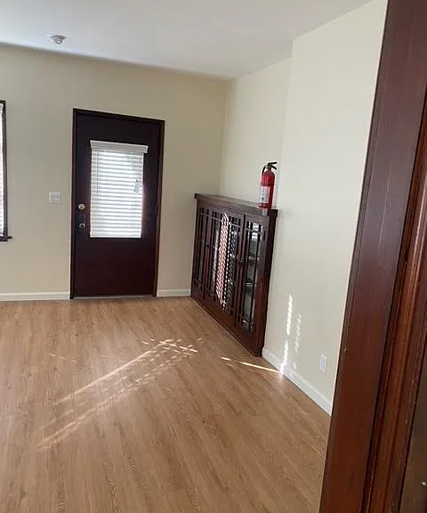924 Long Beach Blvd — Photo 2