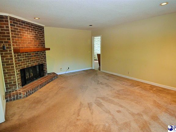 4th image of 406 Deerwood Dr