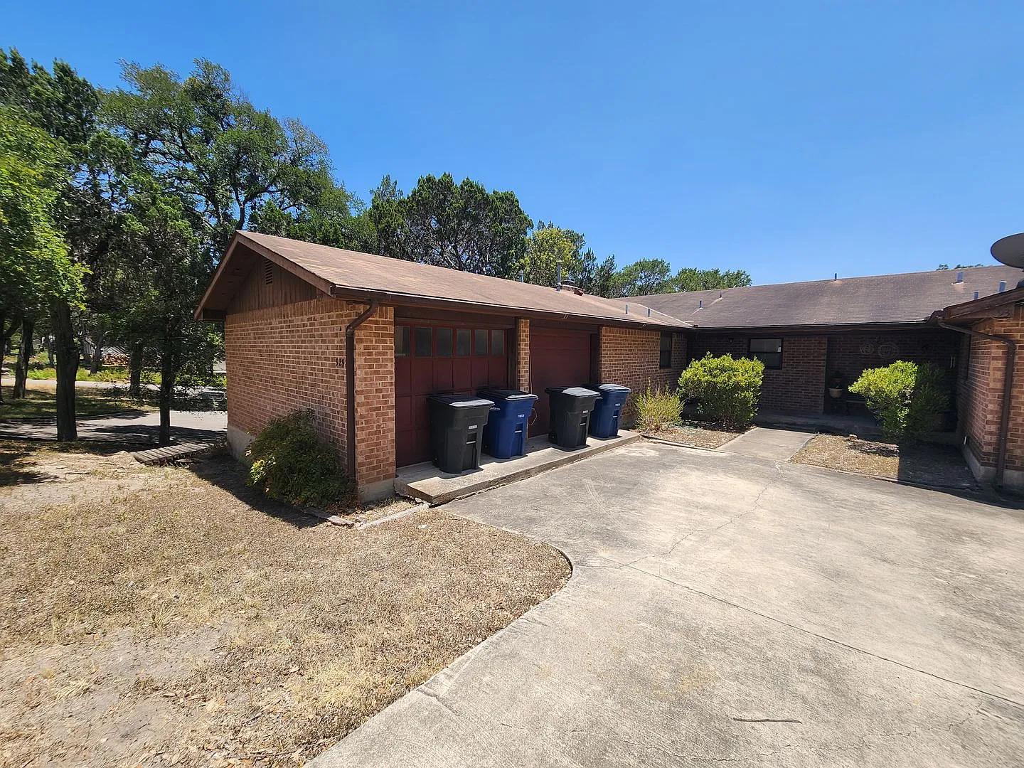 Walk to New Braunfels High School / Water Included / Deck / Fireplace / No Carpet /NBISD *2 weeks... — Photo 3