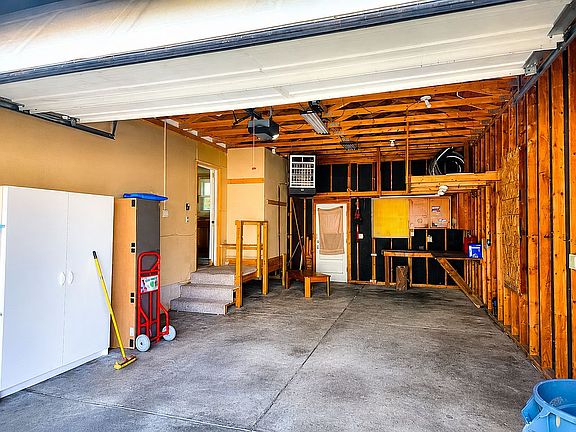 4th image of 3933 E 6th St