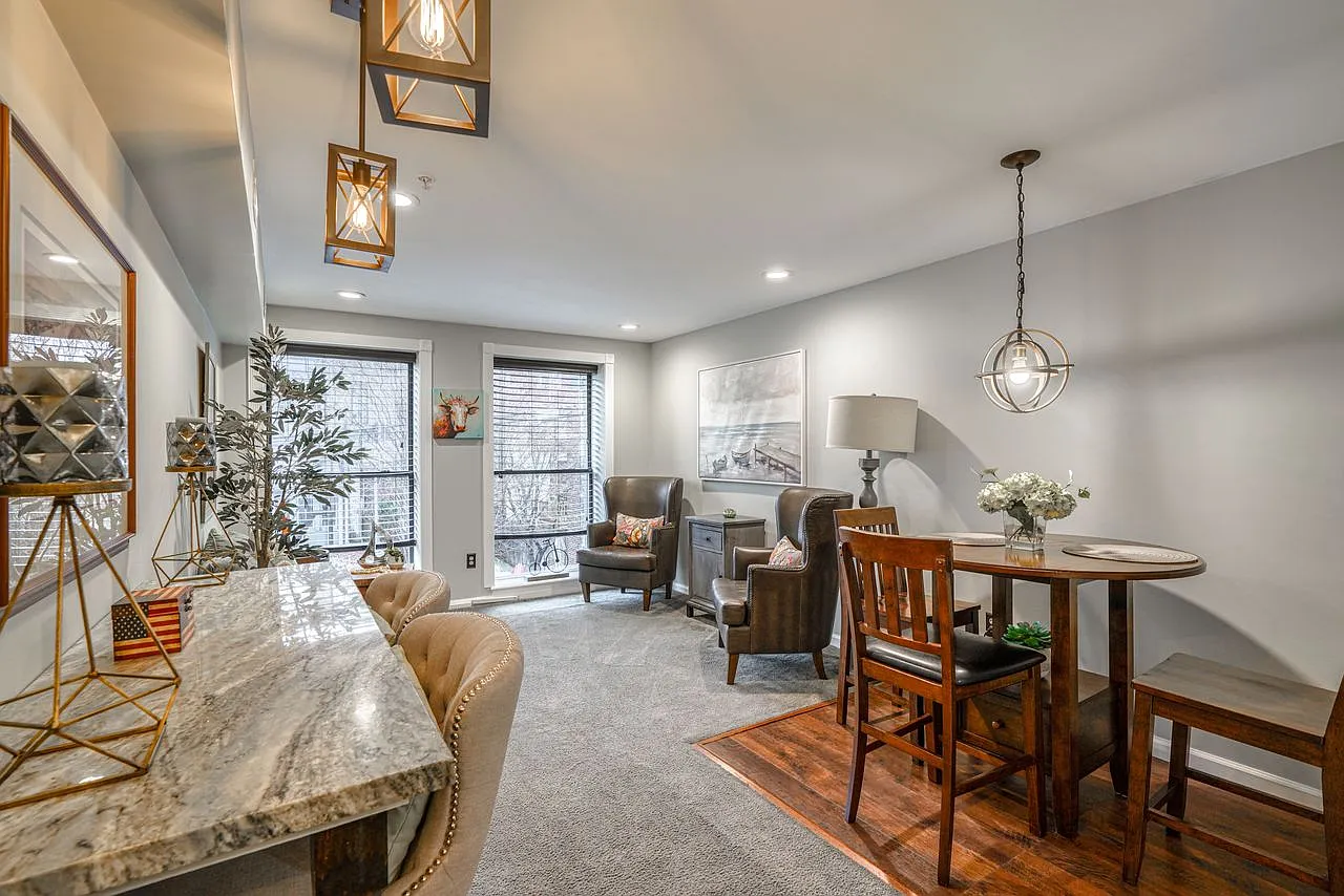 1 bed, 572 sqft, $1,900 — Photo 2