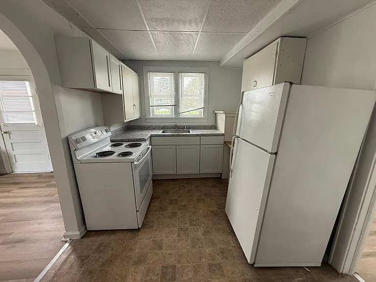 100 S College Ave #4 — Photo 2