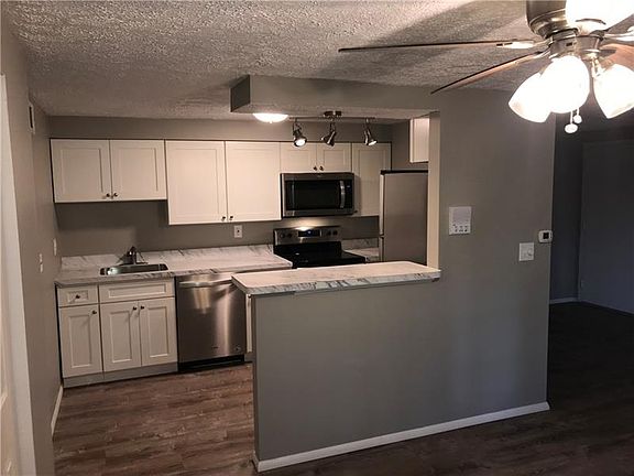 5th image of 956 Wood Hollow Dr Unit C