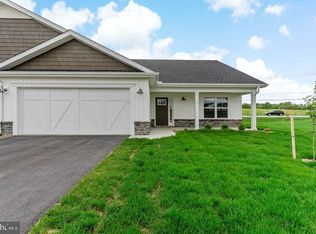 237 Dripping Spring Dr, Hedgesville, WV 25427