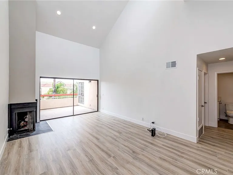 941 W Carson St #306 — Photo 5