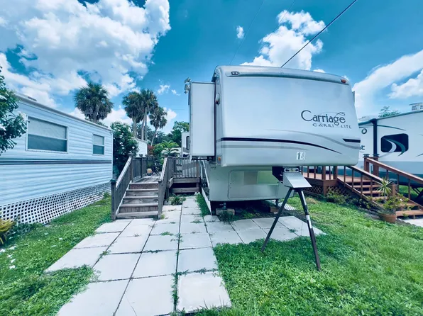 1201 Glory Way Blvd #14, Bradenton, FL 34212